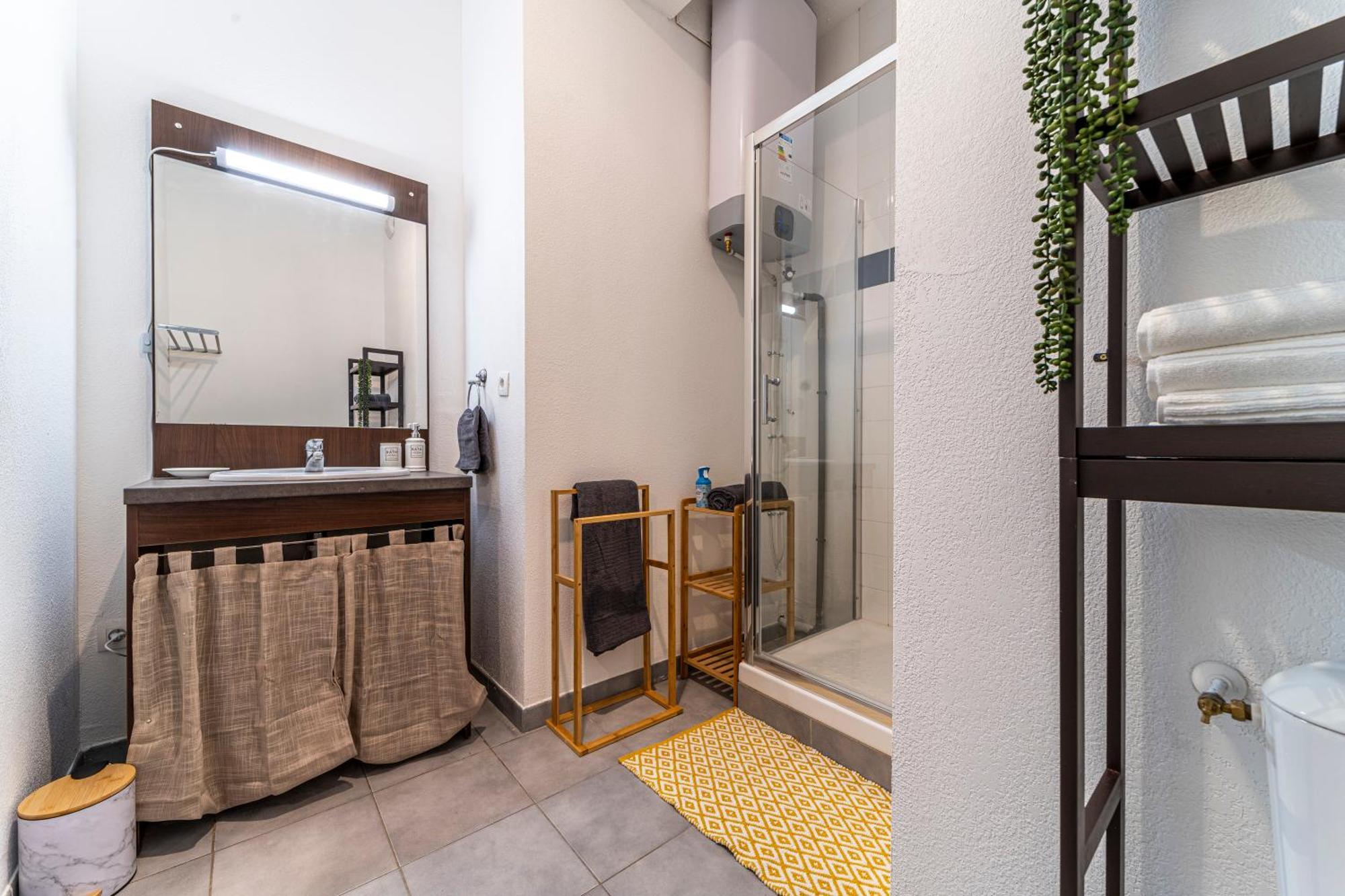 Stay Cosy Lille I Tourcoing - Appartement - Hypercentre - Parking Securise - Wifi - Netflix - Cuisine Exterior foto